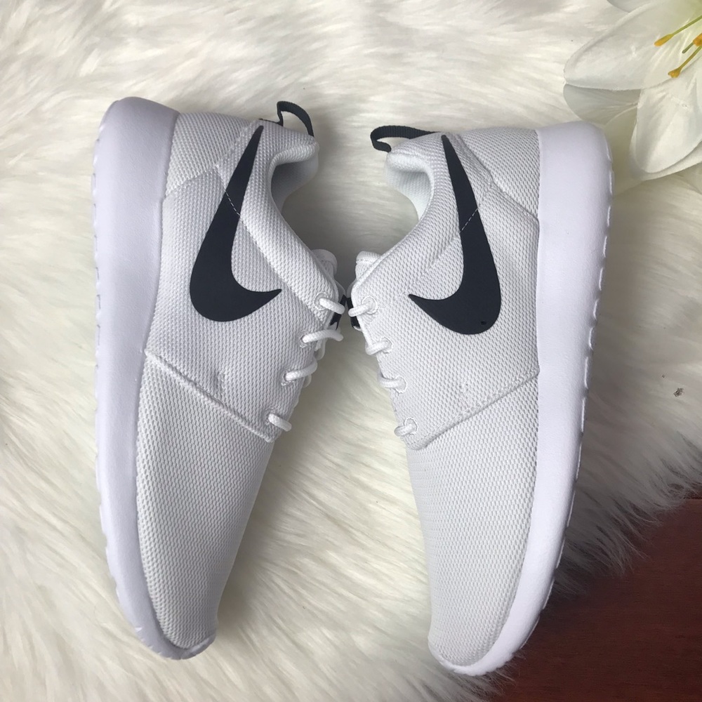 Women Nike Roshe One White - Picture 8 of 8